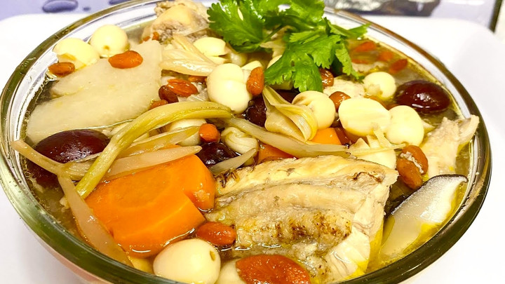 Gà hầm ngũ quả là món ăn vô cùng bổ dưỡng, thanh mát. (Ảnh: B.L)