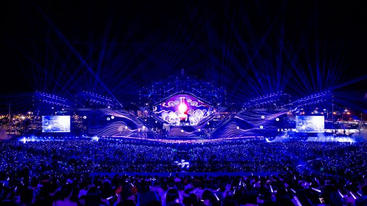 Trước đó, VEC là nơi diễn ra 2 sự kiện âm nhạc V Concert Rạng rỡ Việt Nam và V Fest Thanh Xuân rực rỡ thu hút 25.000 người mỗi đêm.