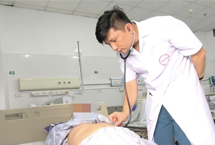 Sốt cao hơn 1 năm, sụt 18kg, ra nước ngoài khám không tìm ra nguyên nhân