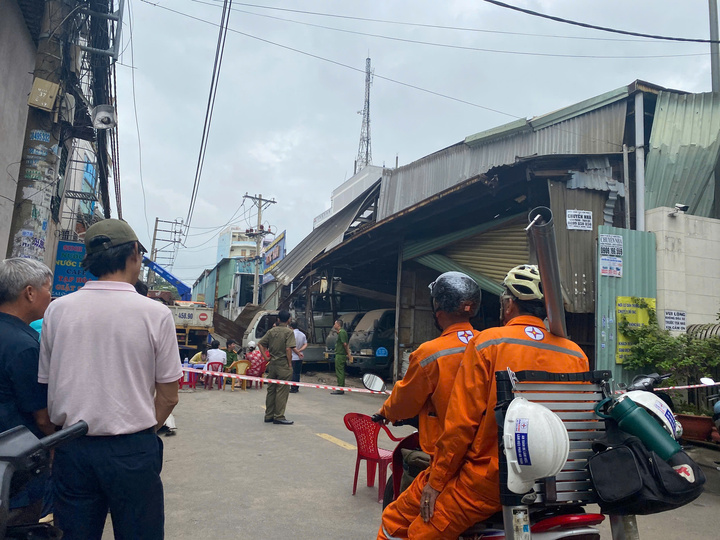 Hiện trường vụ nổ bên trong Công ty TNHH Kính màu Ngọc Hân.