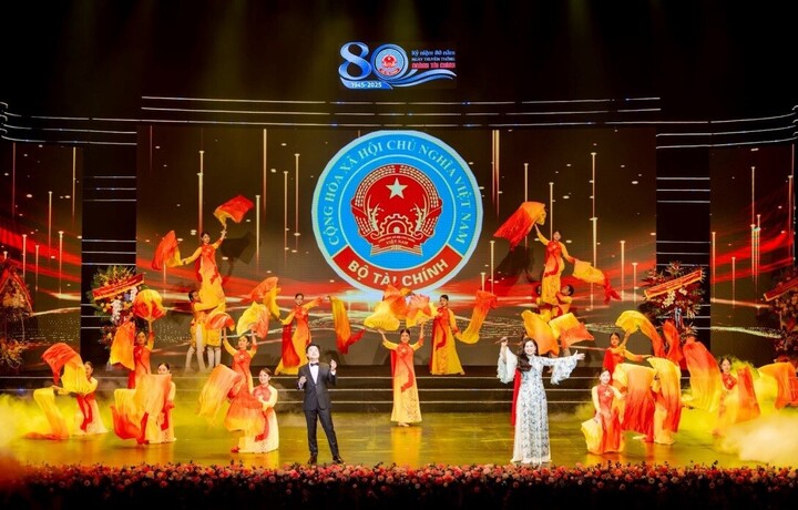 Lễ kỷ niệm 80 năm ngày truyền thống ngành Tài chính và đón nhận Huân chương Độc lập hạng Nhất.