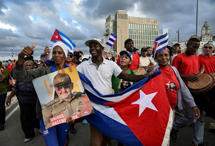 Cuộc biểu tình diễn ra gần Đại sứ quán Mỹ tại thủ đô Havana. (Ảnh: Getty)