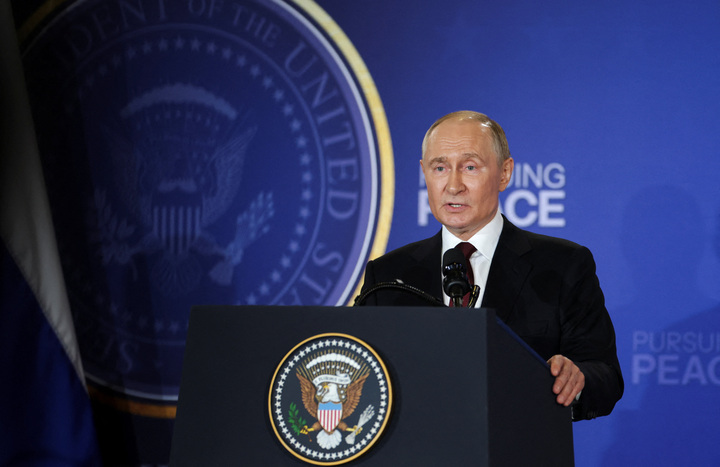 Tổng thống Putin thông báo kết quả cuộc gặp thượng đỉnh. (Ảnh: Reuters)