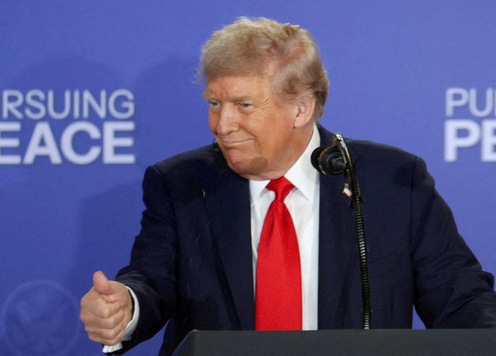 Tổng thống Trump phát biểu tại họp báo. (Ảnh: Reuters)