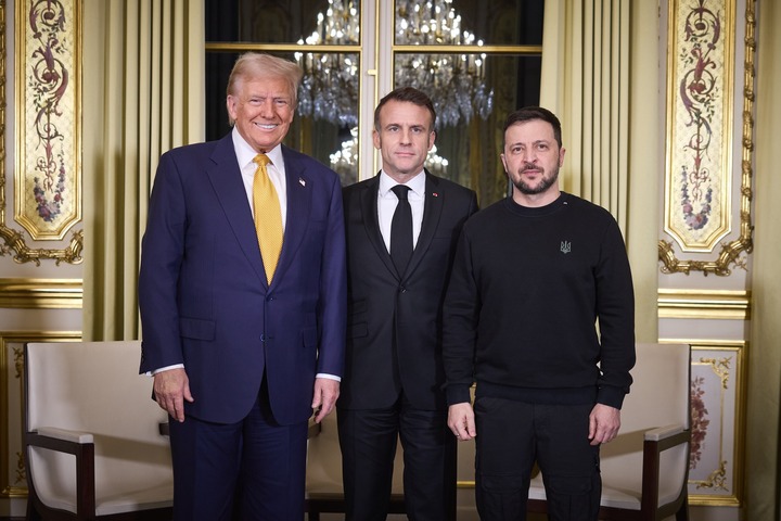Tổng thống Mỹ Trump, Tổng thống Pháp Macron và Tổng thống Ukraine Zelensky trong một sự kiện. (Ảnh: Babel)