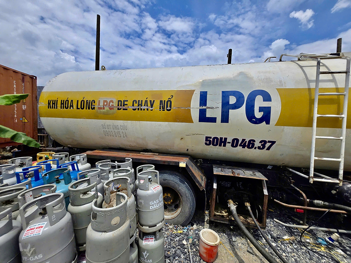 Công nghệ sang chiết, sản xuất gas giả. (Ảnh: CA)