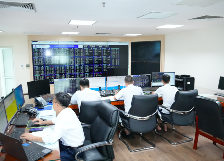 Trực vận hành tại Trung tâm Điều khiển xa (PC Thanh Hóa).