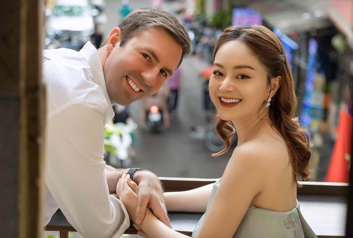 Lan Phương và chồng ngoại quốc thời mặn nồng.