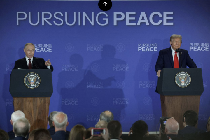 Tổng thống Mỹ Donald Trump và Tổng thống Nga Vladimir Putin tổ chức họp báo sau cuộc gặp. (Ảnh: Reuters)