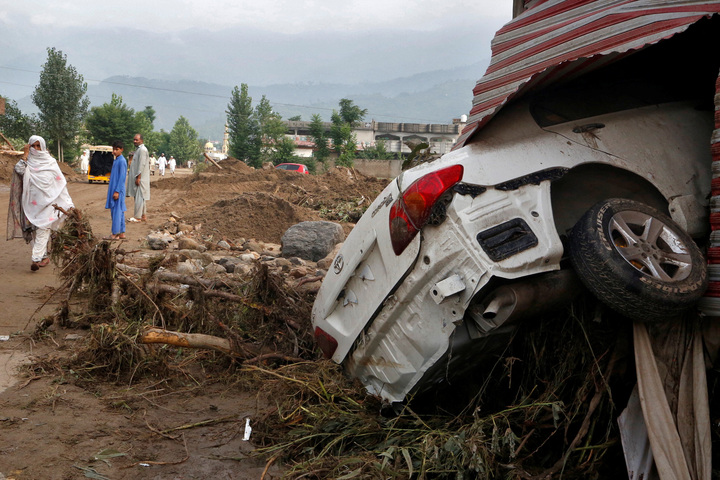 Theo Cơ quan Quản lý Thảm họa Quốc gia, năm nay Pakistan có lượng mưa gió mùa cao hơn bình thường. Các chuyên gia cho rằng nguyên nhân là do biến đổi khí hậu, gây ra lũ lụt và lở đất, làm khoảng 541 người chết kể từ ngày 26/6 đến nay.