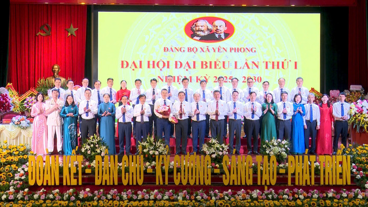 Ban chấp hành Đảng bộ xã Yên Phong nhiệm kỳ 2025-2030 ra mắt Đại hội.