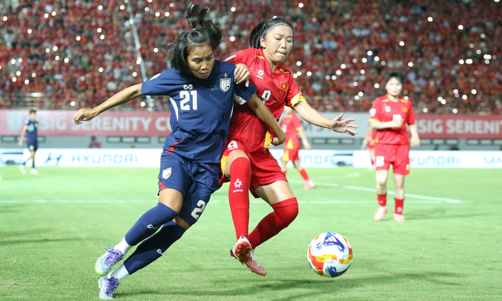 Đội tuyển nữ Việt Nam đấu Thái Lan ở trận tranh hạng ba ASEAN Cup 2025.