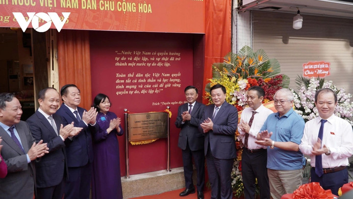 Di tích lịch sử 48 Hàng Ngang là địa chỉ đỏ giữa lòng Thủ đô, không chỉ ghi dấu những sự kiện quan trọng của dân tộc, mà còn là biểu tượng trí tuệ cách mạng, tầm nhìn chiến lược và tinh thần yêu nước, ý chí độc lập và khát vọng hòa bình của dân tộc.