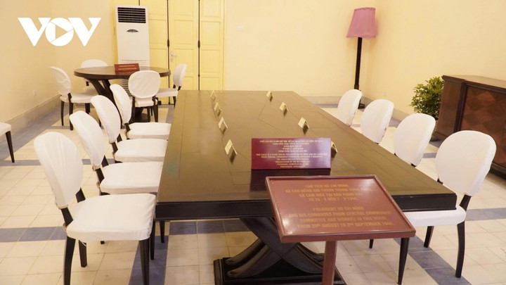 Đặc biệt, trong căn phòng nhỏ trên tầng 2 của ngôi nhà này, Chủ tịch Hồ Chí Minh đã viết bản Tuyên ngôn Độc lập đọc tại Quảng trường Ba Đình, Hà Nội vào ngày 2/9/1945, khai sinh ra (nước Việt Nam Dân chủ Cộng hòa) nay là nước Cộng hòa xã hội chủ nghĩa Việt Nam.