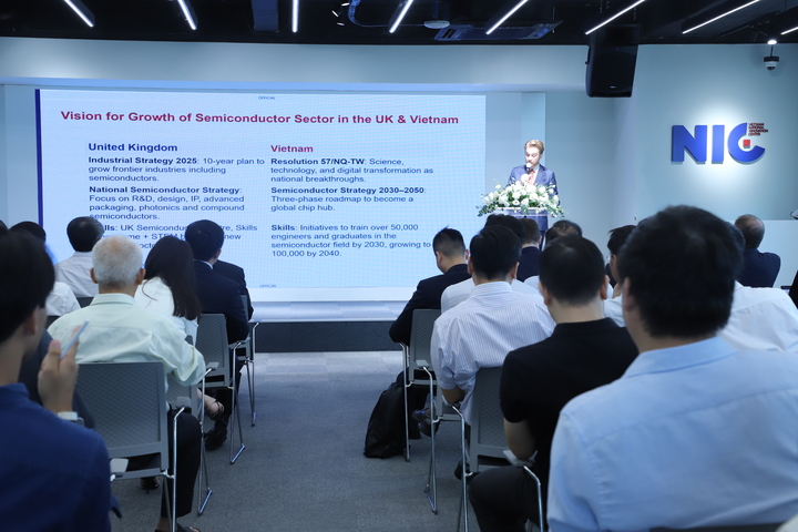 Đại sứ Anh tiết lộ bí quyết để Việt Nam "thắng" trong ngành bán dẫn giá trị cao