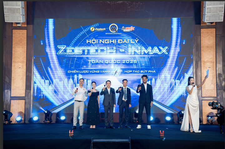 Cầu thủ Xuân Son - Đại sứ thương hiệu Inmax - trong hội nghị đại lý toàn quốc năm 2025.