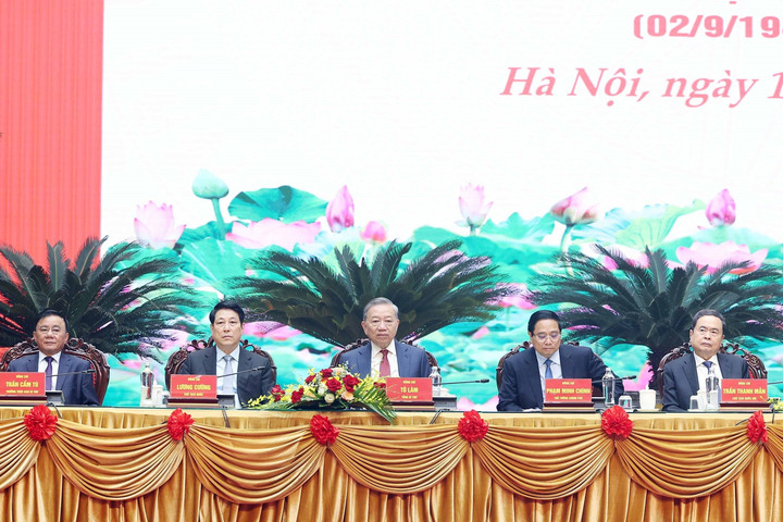 Lãnh đạo Đảng, Nhà nước chủ trì buổi gặp mặt. (Ảnh: TTXVN)