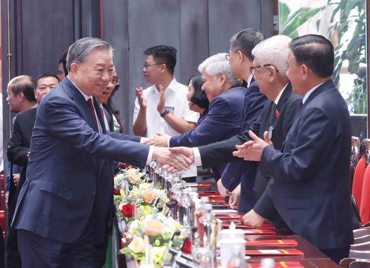 Tổng Bí thư Tô Lâm và các đại biểu tham dự buổi gặp mặt. (Ảnh: TTXVN)