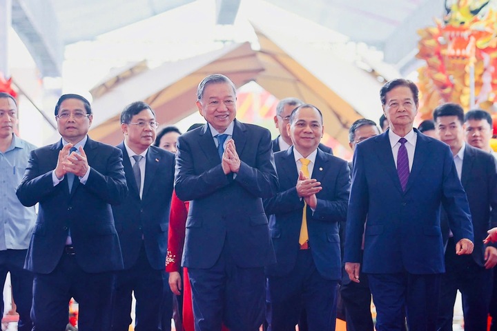 Tổng Bí thư Tô Lâm, Thủ tướng Phạm Minh Chính cùng các lãnh đạo, nguyên lãnh đạo Đảng, Nhà nước, Chính phủ, TP Hà Nội tham dự sự kiện Khánh thành Trung tâm Hội chợ Triển lãm Quốc gia.