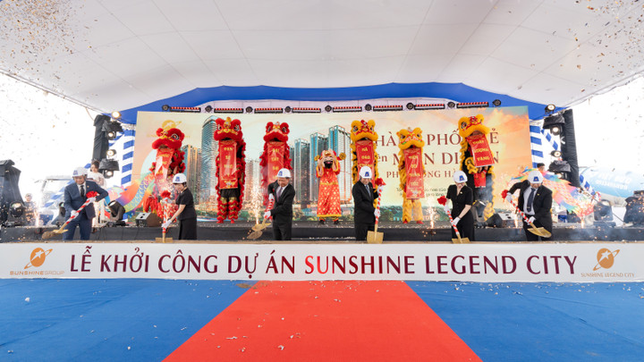 Lãnh đạo Sunshine Group và các đại biểu khách mời thực hiện nghi thức khởi công dự án Sunshine Legend City trong sáng 19/8.