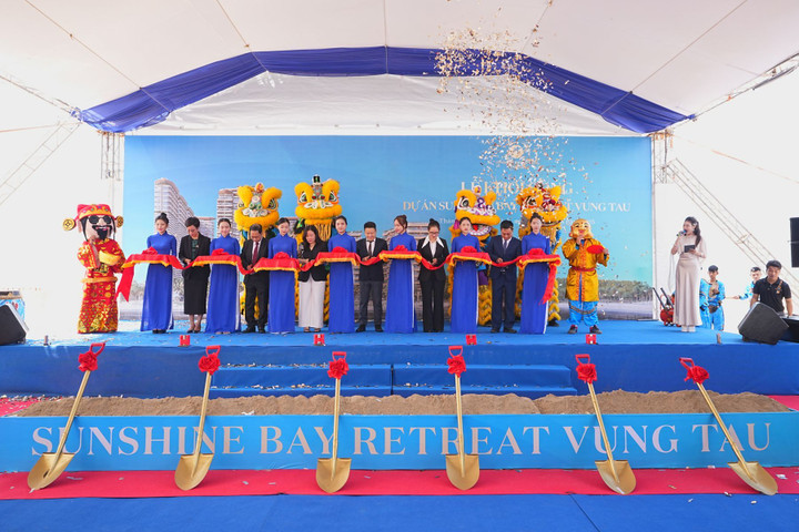 Lãnh đạo Sunshine Group và các đại biểu khách mời thực hiện nghi thức khởi công dự án Sunshine Bay Retreat Vung Tau trong sáng 19/8.