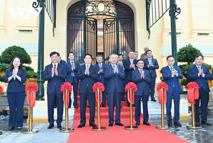 Tổng Bí thư Tô Lâm, Chủ tịch nước Lương Cường cùng các lãnh đạo Đảng, Nhà nước dự lễ bàn giao toà nhà Bắc Bộ Phủ số 2 Lê Thạch