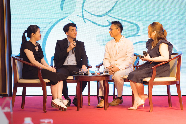 Chương trình hội thảo thu hút đông đảo sự chú ý của các khách hàng của Ầu Ơ.