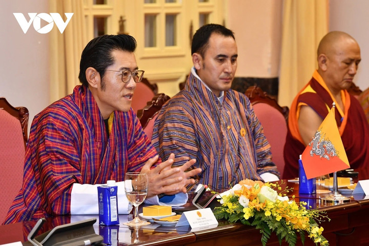 Quốc vương Bhutan Jigme Khesar Namgyel Wangchuck cảm ơn lời chào mừng của Chủ tịch nước Lương Cường và bày tỏ niềm vui khi tới thăm Việt Nam.