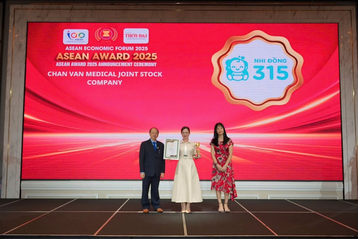 Đại diện Hệ thống Y tế 315 trong buổi lễ trao Giải thưởng doanh nghiệp tiêu biểu ASEAN 2025.