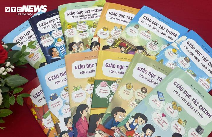 Bộ sách "Giáo dục tài chính". (Ảnh: Huyền Thanh)