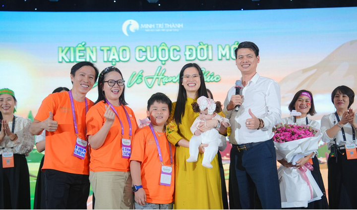 Gia đình anh Hiếu và chị Thu tại chương trình Kiến tạo cuộc đời mới - Đường về hạnh phúc.