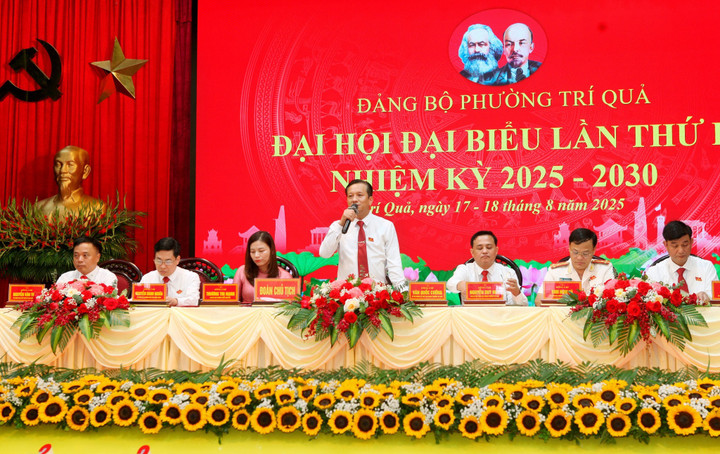 Đoàn Chủ tịch chủ trì Đại hội.