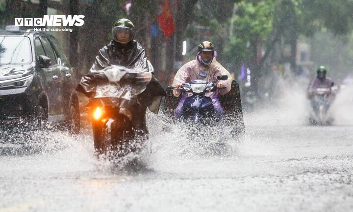 Dự báo thời tiết 10 ngày tới, mưa lớn liên tục trút xuống miền Bắc và các tỉnh, thành khác trên cả nước. (Ảnh minh hoạ: Quốc Anh)