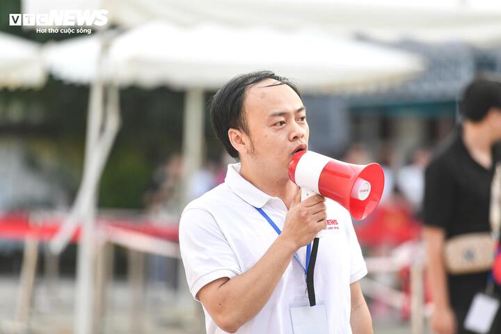 Do số lượng người đăng ký rất lớn, BTC đã điều chỉnh quy trình check-in để đón tiếp người tham gia. Điểm check-in được đặt tại Cung Văn hóa Lao động Hữu nghị Việt - Xô (số 91 Trần Hưng Đạo, Hà Nội, lối vào từ cổng Trần Bình Trọng).