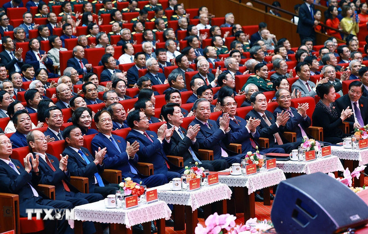 Tổng Bí thư Tô Lâm cùng các đồng chí lãnh đạo, nguyên lãnh đạo Đảng, Nhà nước và các đại biểu tham dự Lễ kỷ niệm 80 năm thành lập Chính phủ. (Ảnh: Dương Giang/TTXVN)