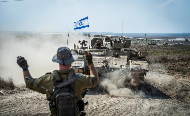 Binh lính và phương tiện chiến đấu quân sự của Israel. (Ảnh: Getty)