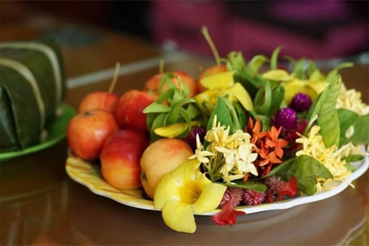 Mâm cúng mùng 1 Âm lịch của một gia đình.