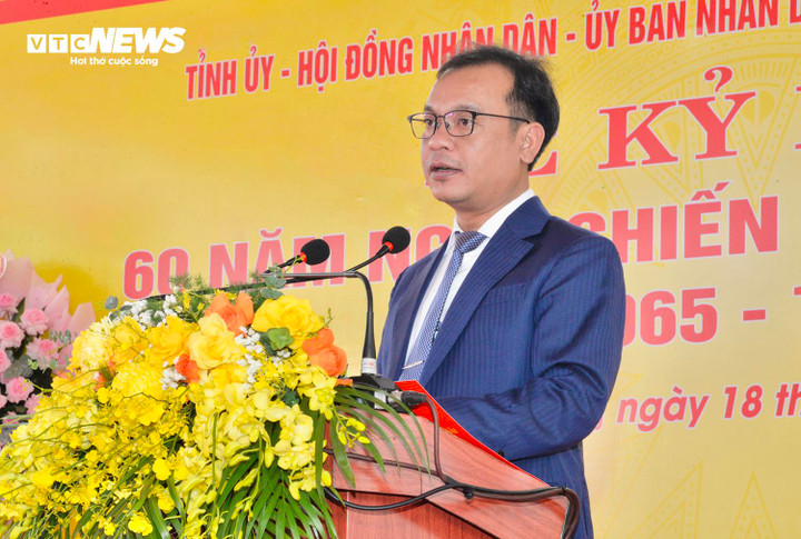 Chủ tịch Ủy ban MTTQ Việt Nam tỉnh Quảng Ngãi U Huấn đọc diễn văn tại lễ kỷ niệm.