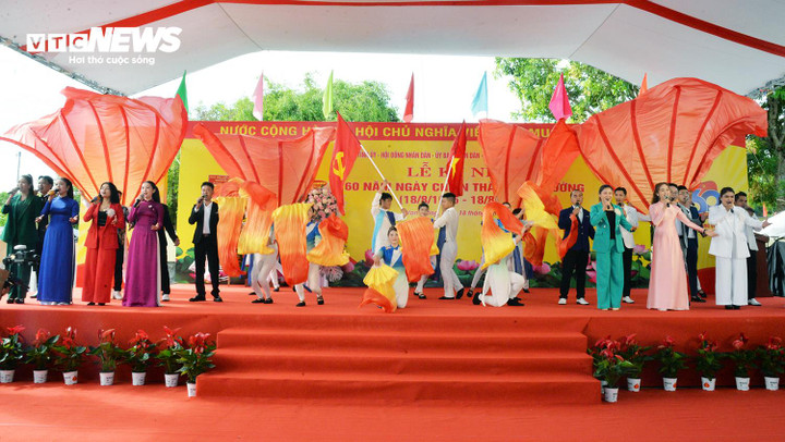 Chương trình văn nghệ đặc sản tại lễ kỷ niệm.