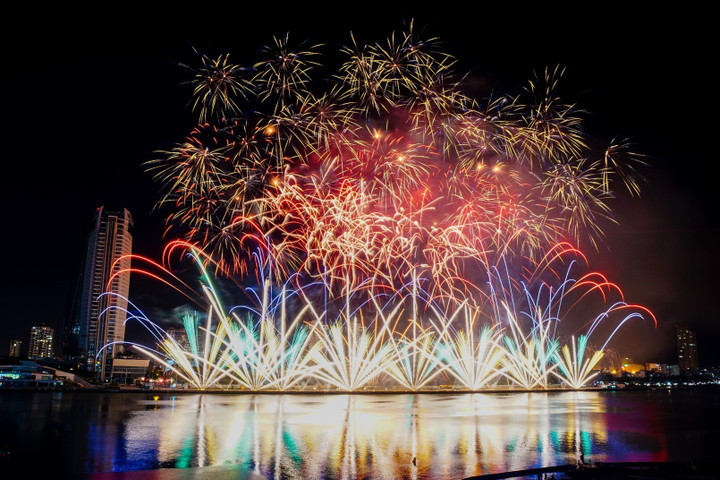 Đà Nẵng nổi tiếng với lễ hội pháo hoa quốc tế được tổ chức ven sông Hàn. (Ảnh: Atlys)