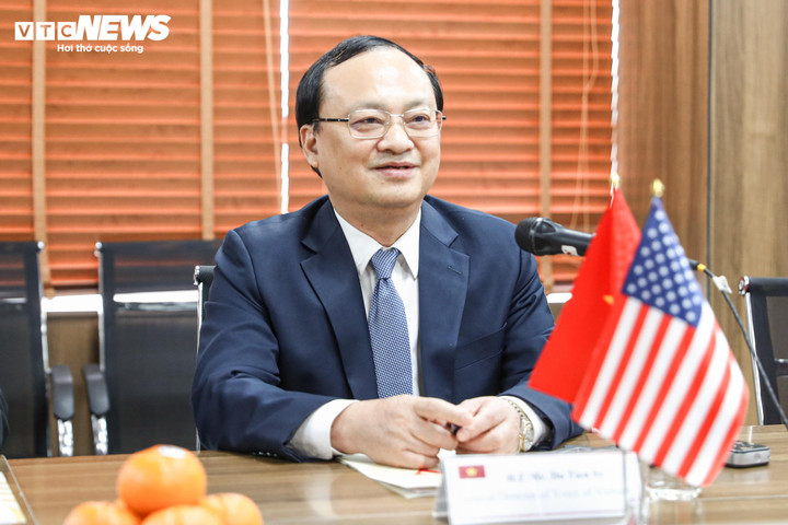 Ông Đỗ Tiến Sỹ, Ủy viên Trung ương Đảng, Tổng Giám đốc Đài Tiếng nói Việt Nam phát biểu tại toạ đàm.