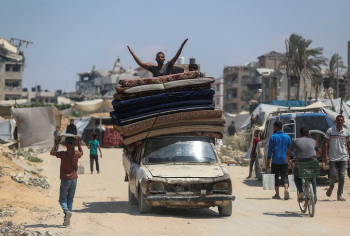 Người Palestine di tản khỏi miền bắc Gaza. (Ảnh: Reuters)