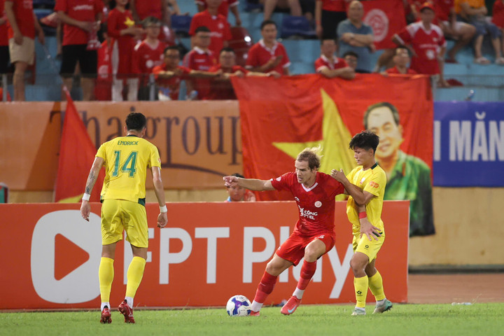 Thể Công Viettel chiếm ưu thế trong hiệp 1.