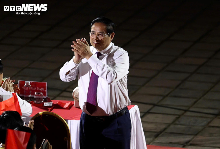 Thủ tướng Phạm Minh Chính dự sự kiện "Thời cơ vàng" tại điểm cầu Quảng trường Ngọ Môn (TP Huế). (Ảnh: Nguyễn Luân)