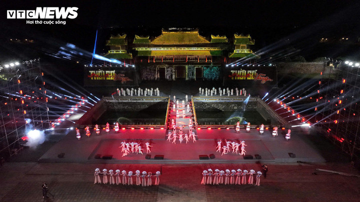 Nhiều chương trình nghệ thuật đặc sắc tại điểm cầu TP Huế trong sự kiện "Thời cơ vàng". (Ảnh: Lê Hoàng)