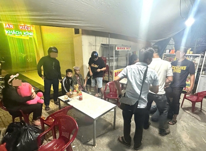 Hiện trường tại thời điểm lực lượng Công an thực hiện giải cứu em Trần B.N. (Ảnh: Công an TP Đà Nẵng)