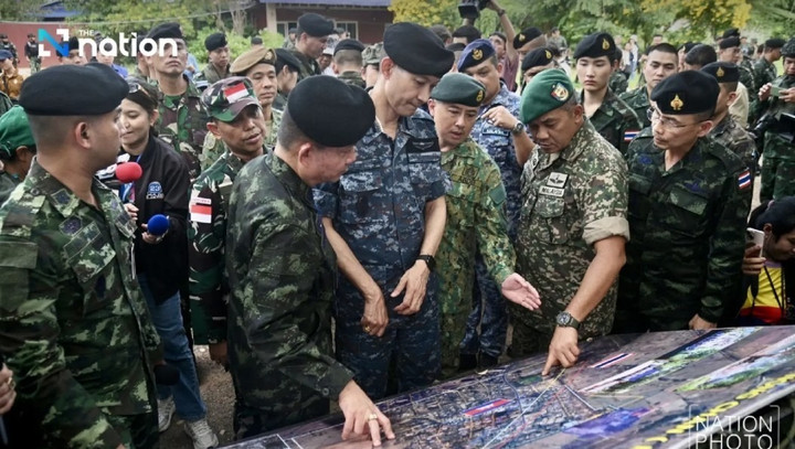 Quân khu 1 của Thái Lan hộ tống nhóm quan sát tạm thời (IOT) đến thực hiện nhiệm vụ ở tỉnh Sa Kaeo. (Nguồn: The Nation)