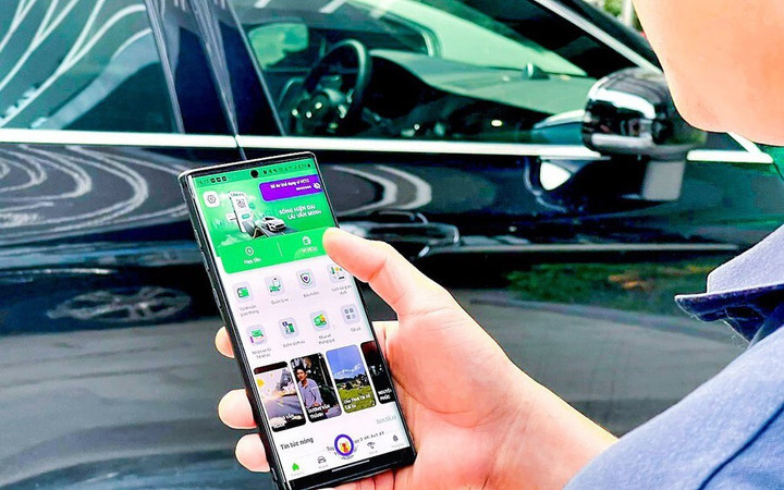 Đến thời điểm này mới có từ 30 - 50% trong tổng số chủ phương tiện ô tô đã thực hiện chuyển đổi. (Ảnh: VGP)