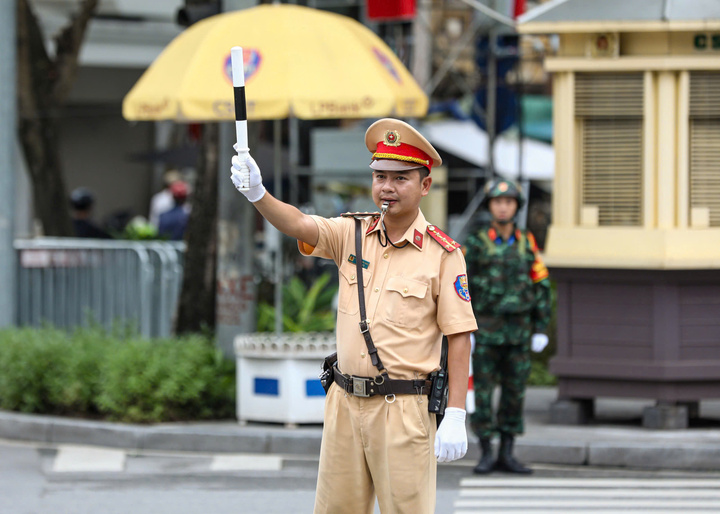 Công an Hà Nội thay đổi giờ, tuyến đường bị cấm phục vụ buổi tổng hợp luyện lần 2.