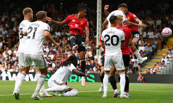 Bàn thắng của Man Utd có phần may mắn. (Ảnh: Reuters)
